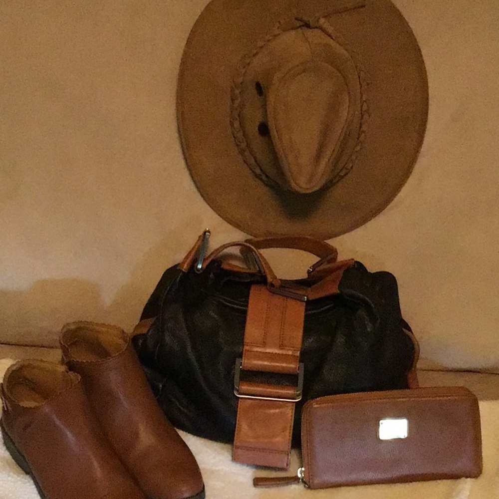 Genuine Kenneth Cole bag with walllet.